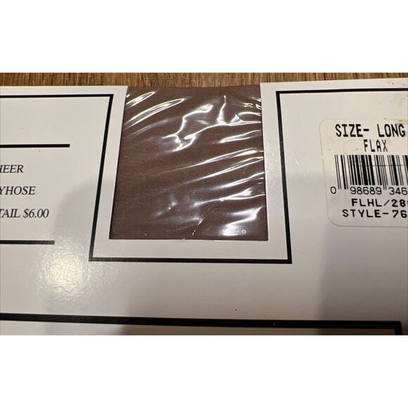 Liz Claiborne Sheer Pantyhose Size LONG Color Flax Style 7647 - Picture 5 of 7